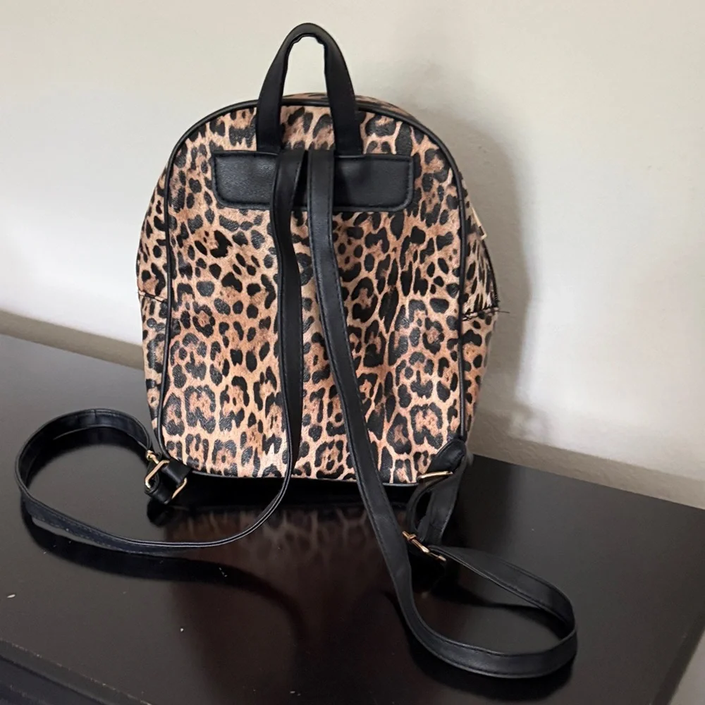 Leopard Print Women's Backpack - Picture 2 of 4